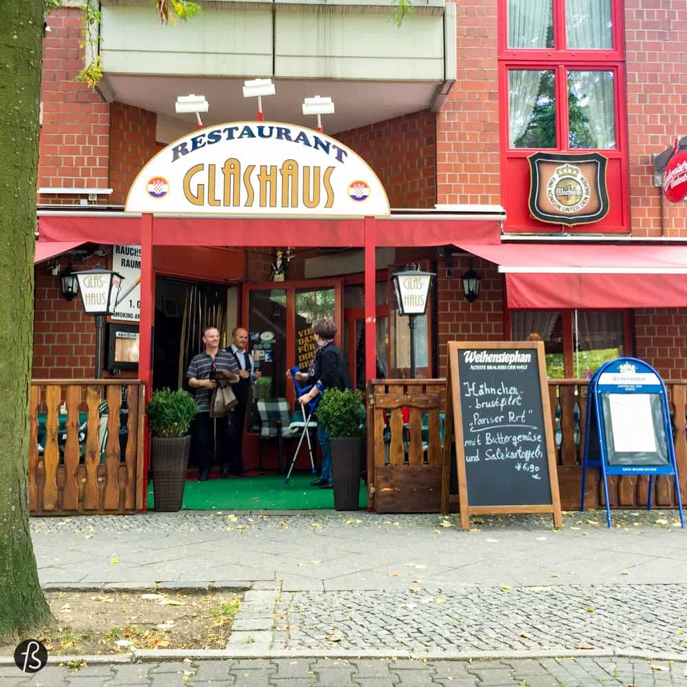 When people visit Berlin for the first time, they find time to visit Checkpoint Charlie. But what is around Checkpoint Charlie is better! Glashaus is the name of a croatian restaurant in the corner of Lindenstrasse and Ritterstrasse. We lost the count of how many times we went there to eat delicious croatian food for excellent prices.