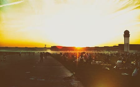 Berlin is a city that loves to barbecue. With parks, beaches, and forests all within reach, there are many places where you can enjoy a good grill.