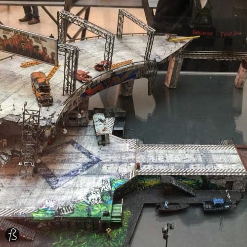 The picture that you can see here is just a small piece of the apocalyptic stage built for Porgy & Bess by George Gershwin in the 1997/1998 season. Originally set in an African American scenario in the United States, everything here went in a different direction in the Bregenz Festival tradition.