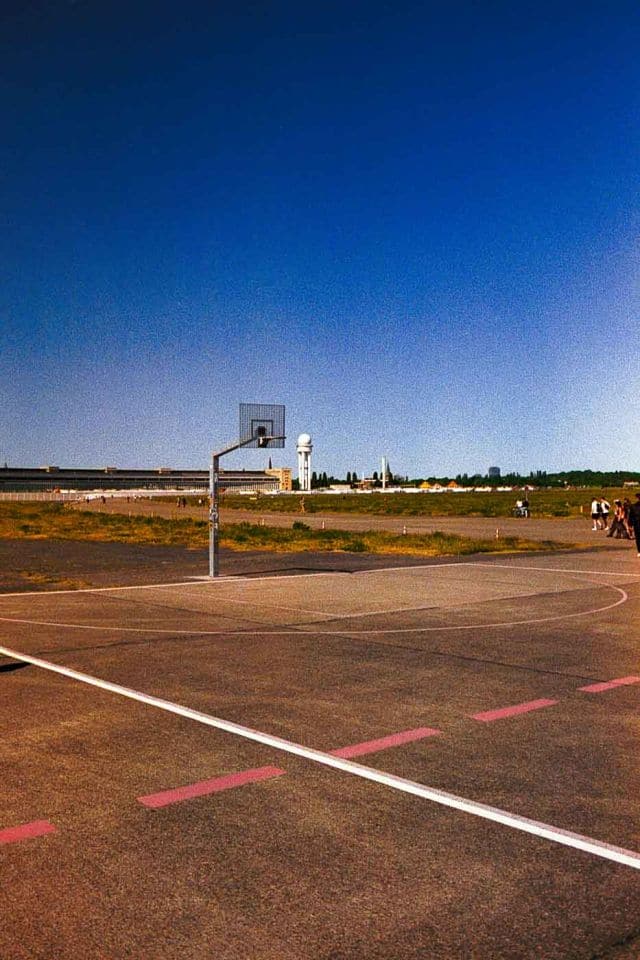 Berlin's Tempelhof Feld is unlike any other. This vast expanse, once a bustling airport central to the city's history, now serves as a massive public park—a unique blend of historical remnants and wide-open recreational space. In the summer of 2023, I joined a photo walk organized by the great folks at Safelight Berlin, armed with my trusty Canon F-1 and a very special roll of film: a heavily expired AGFA HDC 100.