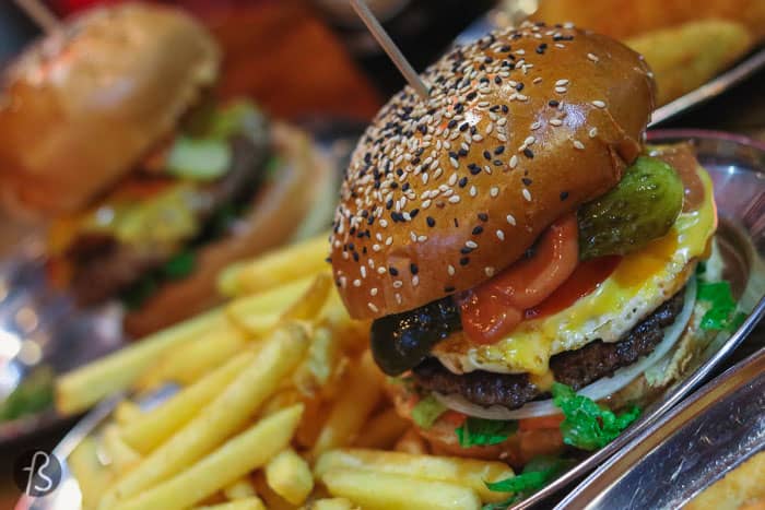 This week Fotostrasse explores Kreuzberg for the #52weeksofburgers challenge and have some fun in Kreuzburger. Nestled in the middle of concert venues and bars, Kreuzburger is quite a popular place to have a post-drinking snack in Oranienstrasse.