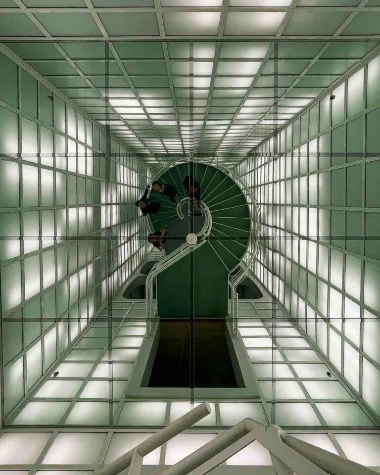 If you love movies and find yourself in Berlin, a trip to the Deutsche Kinemathek, also known as the Berlin Cinema Museum, is an absolute must. Discover the magic of German film and television history at this extraordinary museum in Potsdamer Platz.