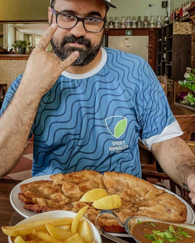 Get ready to conquer Berlin's biggest schnitzel at Louis! This legendary restaurant in historic Rixdorf serves up an epic pork schnitzel that's over a kilo. Discover the taste of tradition and challenge your appetite.