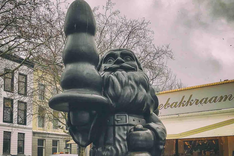 Rotterdam, a city known for its modern architecture and vibrant art scene, is also home to one of the most controversial statues in the world: the Rotterdam Santa Claus. This seemingly jolly Santa, instead of holding a Christmas tree, is clutching a butt plug, causing quite a stir among locals and tourists alike.