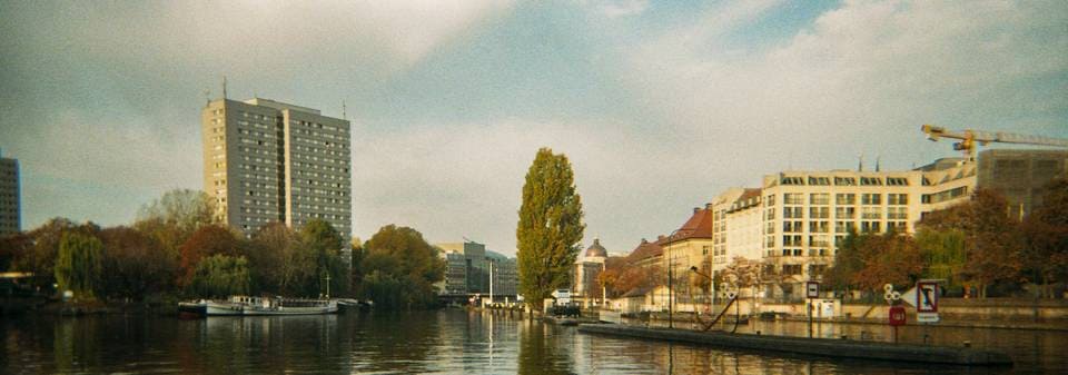 The Vivitar Panorama is a 35mm film camera that became a cult favorite in the 1990s. Known for its unique faux panoramic mode and budget-friendly price, it's perfect for capturing wide-angle shots. In the summer of 2022, I stumbled upon a golden Vivitar Panorama on eBay Kleinanzeigen for less than €10. After reading about it in a few blogs, I knew I had to buy it.
