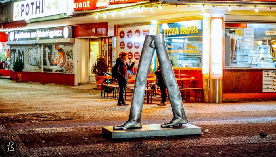 When people visit Berlin for the first time, they find time to visit Checkpoint Charlie. But what is around Checkpoint Charlie is better! Belle-Alliance-Platz is how Mehringplatz used to be called 1947 when it was renamed after Franz Mehring. This place is one our favorite squares in Berlin, not of how it looks today but because of its history.