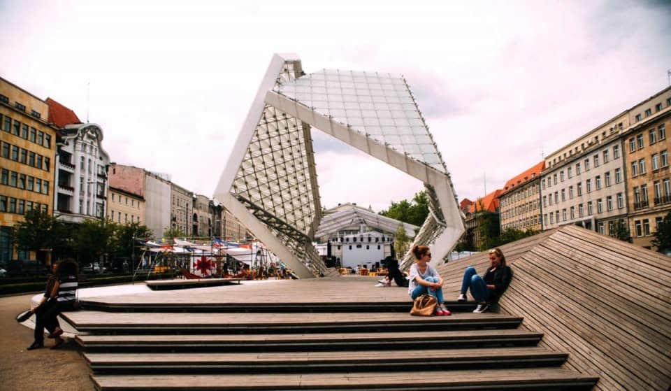 We didn’t know much about Poznan before we visited the city in summer 2014 and we fell in love with this polish gem. Our stay in Poznan was so great that we keep sending our friends there and, after a while, we realized that we never wrote a proper guide to Poznan. So, if you are looking for a guide to this city, you can stop you search because now you will see a lot of things to do in Poznan.