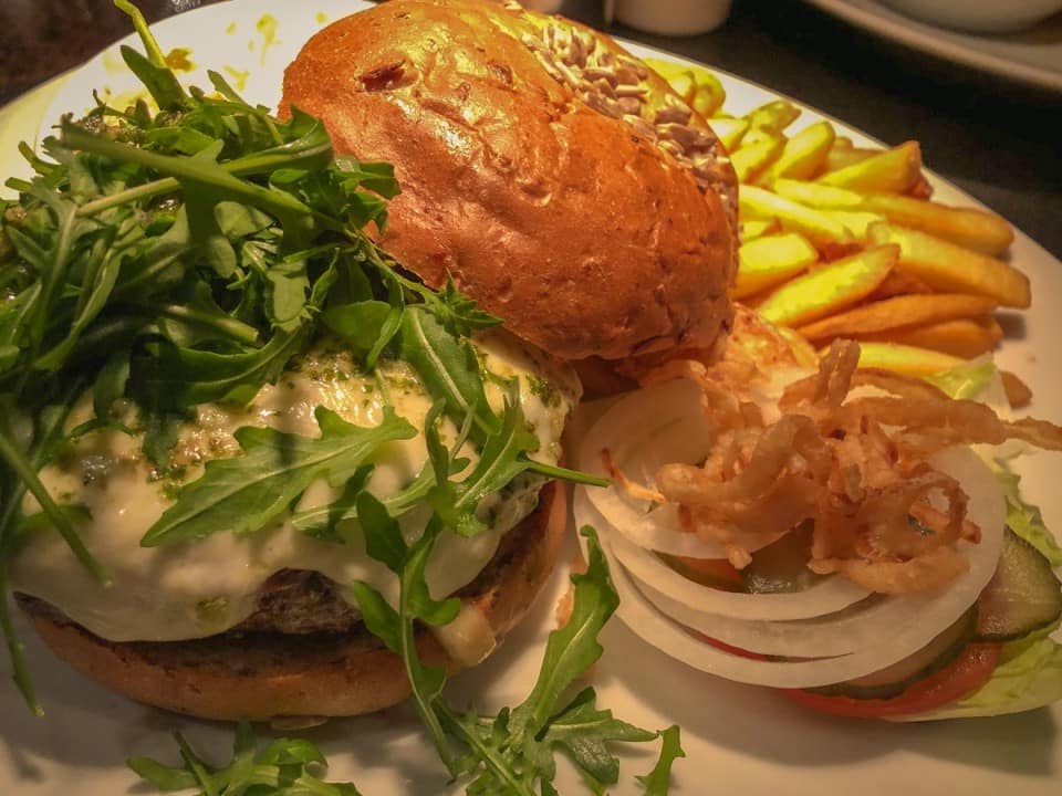 Zsa Zsa Burger: Great Burgers and Drinks in Schöneberg