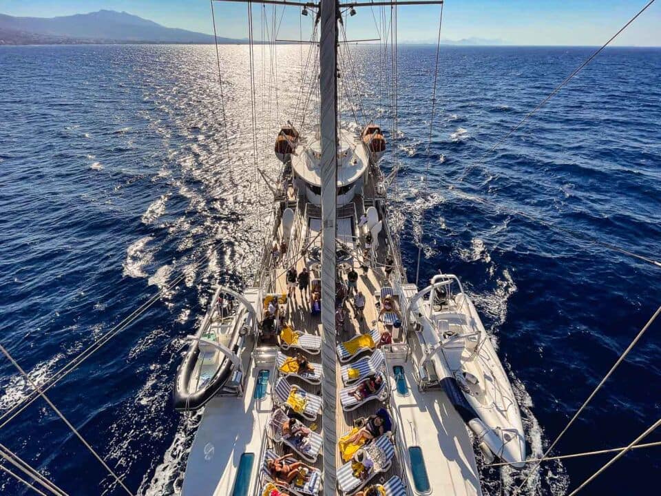 In August 2021, after a delay caused by the pandemic, we flew to Athens to explore the city a few days before we were scheduled to join the crew of Running on Waves. From Piraeus port, we went on an island-hopping experience between Mykonos, Santorini and few other gorgeous greek isles.