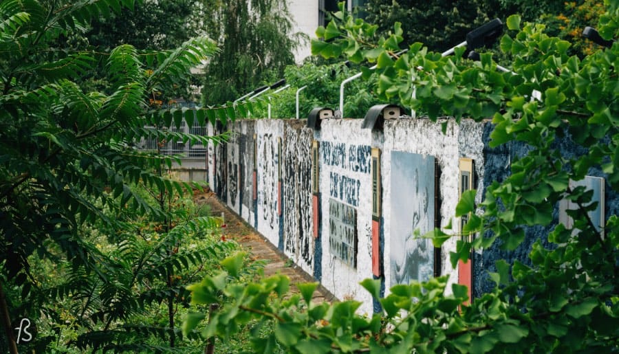 There is a place close to the Bundestag with one of the only remains of the Berlin Wall in the area. Called Parliament of Trees against War and Violence, this is a memorial to those who died trying to cross the Berlin Wall, and it was created by Ben Wagin, a performance artist that has been living in Berlin since 1957.