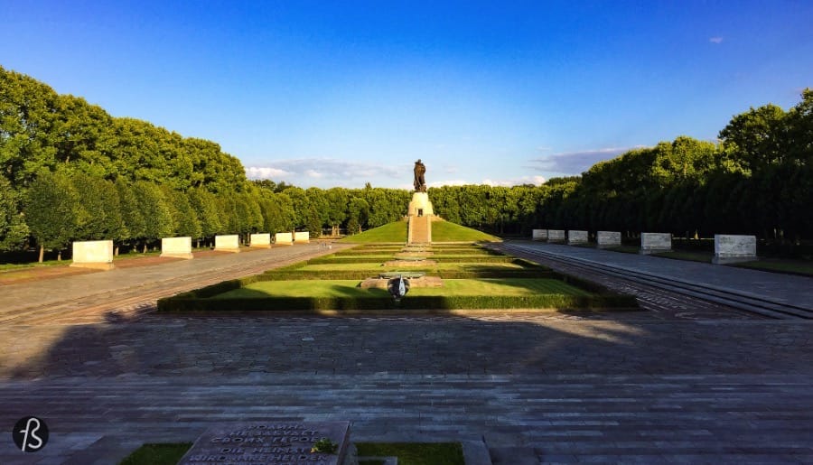 The Berlin Soviet War Memorial in Treptower Park is the biggest of the three war memorials the USSR left in Berlin after the end of the Second World War. It looks massive, and it surprises everyone that I bring there since the neighborhood where this is located, often, doesn’t even show on the tourist maps that you can find around Berlin.