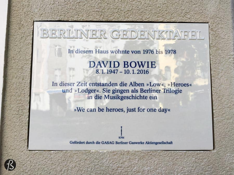 For those who don’t know, David Bowie used to live in Berlin during the late seventies. David Bowie lived with Iggy Pop in an apartment in Schöneberg while they were trying to escape the Los Angeles drug culture. After his death, the city of Berlin decided to remember his time in the city. Nowadays, on the place he used to live, on Haupstrasse 155, there is a memorial plaque for David Bowie with a small quote from the song Heroes that says “We can be heroes, just for one day.”