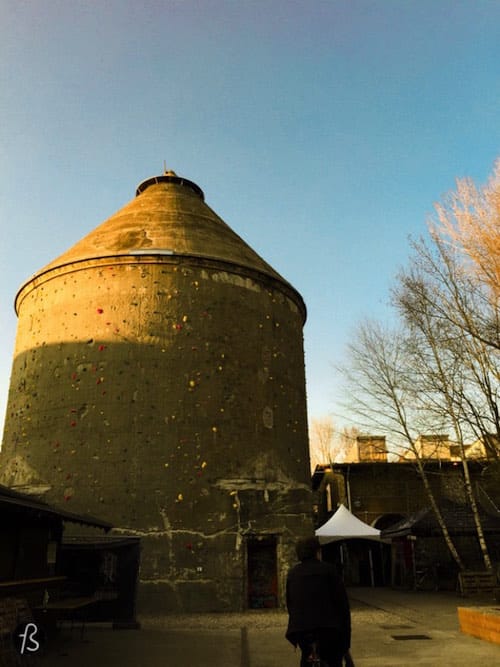 Some of the bunkers that we visited are somehow hidden on plain sight and this is exactly where the bunker known as Der Kegel is. This bunker can be found in the middle of RAW area in Friedrichshain and, since 2005, it is used as a climbing tower. I can’t say how many times I had a beer next to this building before I realized that those people were climbing an old Second World War bunker in the middle of one of the most alternative parts of Berlin.