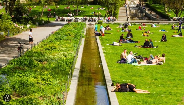 In 2016, this Neukölln hidden gem celebrates its 100th year birthday and we are here to show you all why you need to go there and sing happy birthday to it. Generations of Berliners have been to Körnerpark, enjoying themselves in this oasis of peace in the midst of a hectic Neukölln. People go there to play football, to run, walk, relax and picnic.
