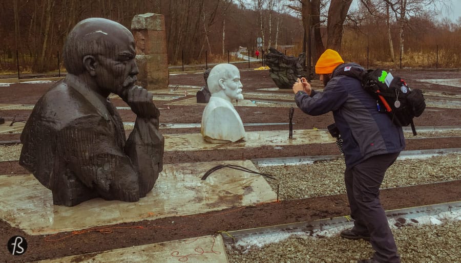 But still, Lenin’s head was staring at me the entire rainy morning that I was there with Evo Terra, my partner in crime for the Soviet Statue Graveyard. And Lenin wasn’t alone there. There were, at least, four of his heads there. Some of them are still attached to a body. Some are not. Most of them were made of steel but there was even a marble one there. Behind you can see some of his former comrades. Trotsky shows his face there without his hand. Stalin is also there and it’s weird to see him there. They’re surrounded by other communist statues, with faces that I can’t recognize and without its official name tags. Maybe some of you reading this can but I can’t. Sorry.