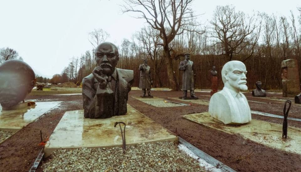 The Soviet Union had a strange obsession with statues. But the Soviet Union is gone for a long time now and where have all these statues gone? I not sure about most of them but I manage to find some of them in what could be described as a Soviet Statue Graveyard in Tallinn. And I’m here to share with you what I saw there.
