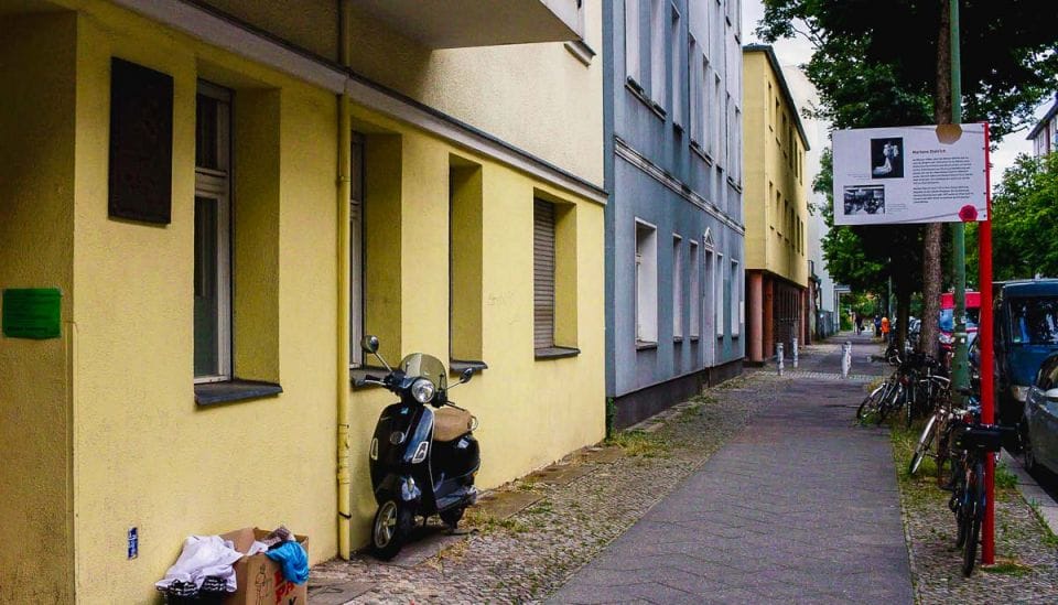 She is the most prominent name when you think about cinema and Berlin, and she came to the world as Marie Magdalene Dietrich, but everybody knows a slightly different name. Marlene Dietrich was born in Schöneberg back in December 1901, precisely on Leberstrasse 65.