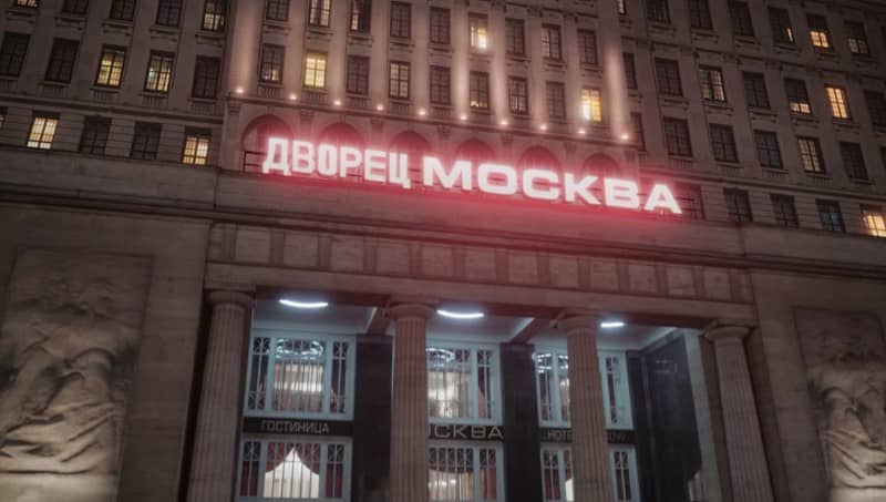 When she goes to the Soviet Union for the big tournament, Beth stays in a Moscow hotel. This was wholly shot on Karl-Marx-Allee, which has an entire block of apartments designed following the Soviet classicism architectural style. The street goes from Alexanderplatz to Frankfurter Tor, and these soviet looking buildings can be seen throughout the street’s length.
