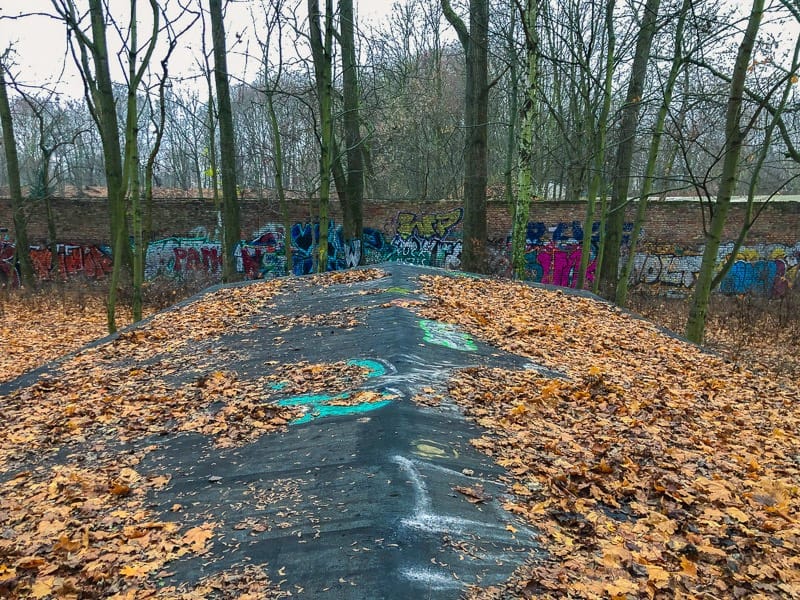 This is one of the few bunkers in Berlin that is easy to enter. This happens because the place is abandoned in the middle of a park and, even though it keeps getting walled in, people break it down and make it easy to enter it.