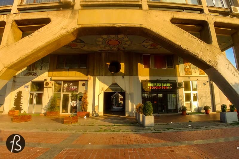 The building can be found in the area known as New Belgrade, at 41-43 Narodnih Heroja street. Since it sits in a corner next to the A3 Motorway, also known as the European route E75, it can be easily reached by car. But since we don't drive and like to explore cities at a slow pace, we walked from the city centre until we reached the tower. We crossed the Sava River, saw some interesting looking buildings in New Belgrade and finally got to the Genex Tower. 