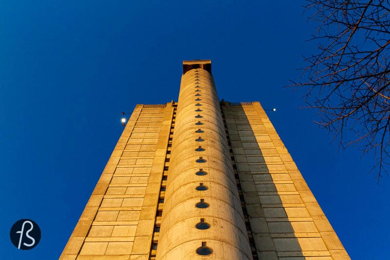 As you all know by now, the Western City Gate was designed in a brutalist style. Still, it has some architectural elements of constructivism and structuralism as well. This happens because this is an example of the early period of brutalism in architecture. The architects were still exploring what it could be. 