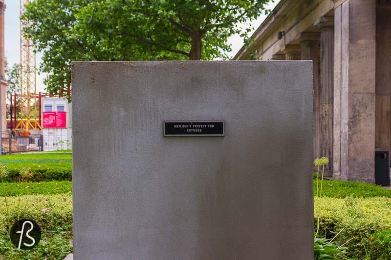 Men Don’t Protect You Anymore by Jenny Holzer consists of a small aluminium plaque, no more than 75 by 255 mm. That bears the words Men Don’t Protect You Anymore on an empty pedestal. This artwork is part of a series created by Jenny Holzer from 1983 to 1985. It comments on gender and the debate on the visibility of women artists.