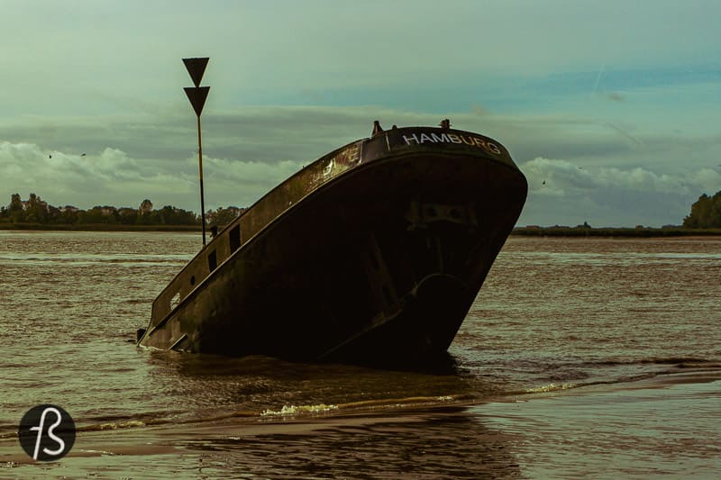 In December 1975, in the shrouded Hamburg's dense fog, an unfortunate accident took place in the Elbe river. A freighter known as Wiedau collided with a polish freighter called Mieczyslaw Kalinowski. The collision changed the course of Wiedau, and it went straight into Uwe.