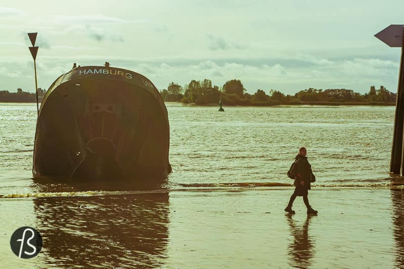 In December 1975, in the shrouded Hamburg's dense fog, an unfortunate accident took place in the Elbe river. A freighter known as Wiedau collided with a polish freighter called Mieczyslaw Kalinowski. The collision changed the course of Wiedau, and it went straight into Uwe.