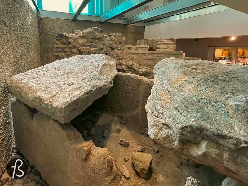 If you go to the Zara store on Stadiou Street, you can see the ruins of an ancient roman tomb from the first step you take inside. Just look down as you enter, and you will see the reinforced glass floor. From there, you’ll have a unique perspective of these ruins.