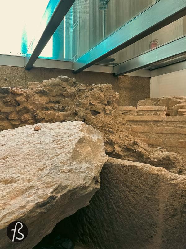 If you go to the Zara store on Stadiou Street, you can see the ruins of an ancient roman tomb from the first step you take inside. Just look down as you enter, and you will see the reinforced glass floor. From there, you’ll have a unique perspective of these ruins.