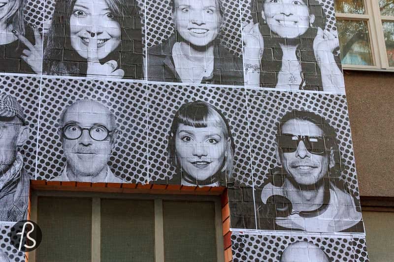 In the last ten years, the Inside Out Project visited 138 countries and took pictures of more than 400 thousand people. Here in Berlin, over three hundred and thirty people took part in the action, and you can see what it looks like in the pictures here and on sight at Mehringdamm 8 - 12.