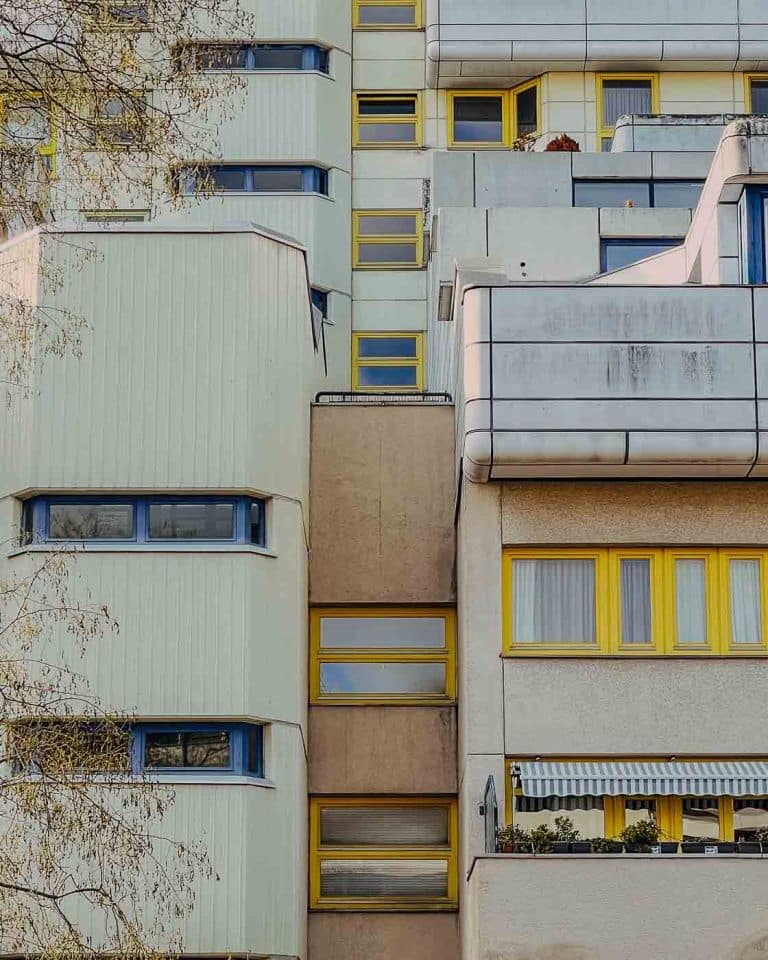 The Schlangenbader Straße tunnel is a key feature of the iconic housing complex called Autobahnüberbauung Schlangenbader Straße, located in Berlin's Wilmersdorf district. It showcases the ambitious urban planning of the 1970s.