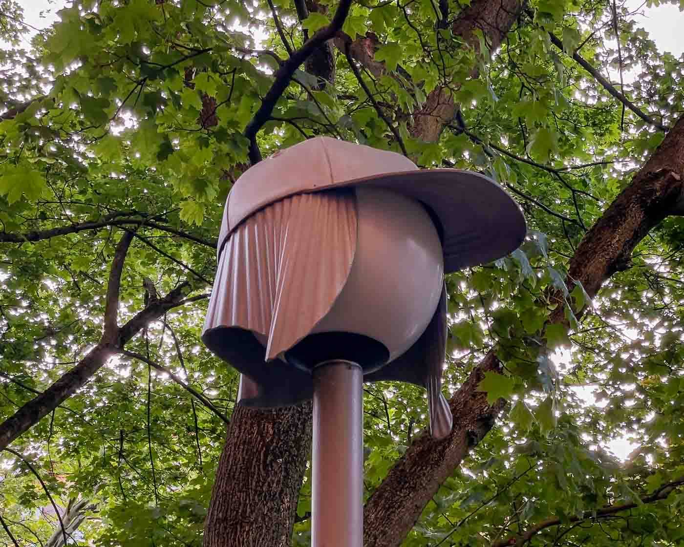 On the border of Mitte and Wedding lies Brunnenviertel, a neighborhood renowned for its inviting green spaces and tranquil, pedestrian-friendly courtyards. As dusk settles, a soft, romantic glow emanates from the area's distinctive spherical streetlamps. But there's a clever twist to that. Look closely, and you'll discover that many of these lamps are wearing hats. These are the Nightcaps, a brilliant public art installation that is both functional and fantastical.