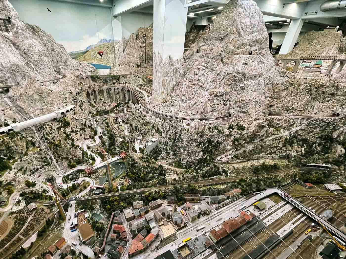 One may not immediately think of Hamburg, a city known for its popular port, storied Speicherstadt, and delicious cuisine, as the location of elaborate model railways. Yet, tucked away in this bustling German metropolis lies a truly outstanding attraction: the Miniatur Wunderland. More than just a model train exhibit, it's a complex, meticulously crafted miniature universe that captivates visitors of all ages, solidifying its place as one of Germany's most popular cultural attractions.